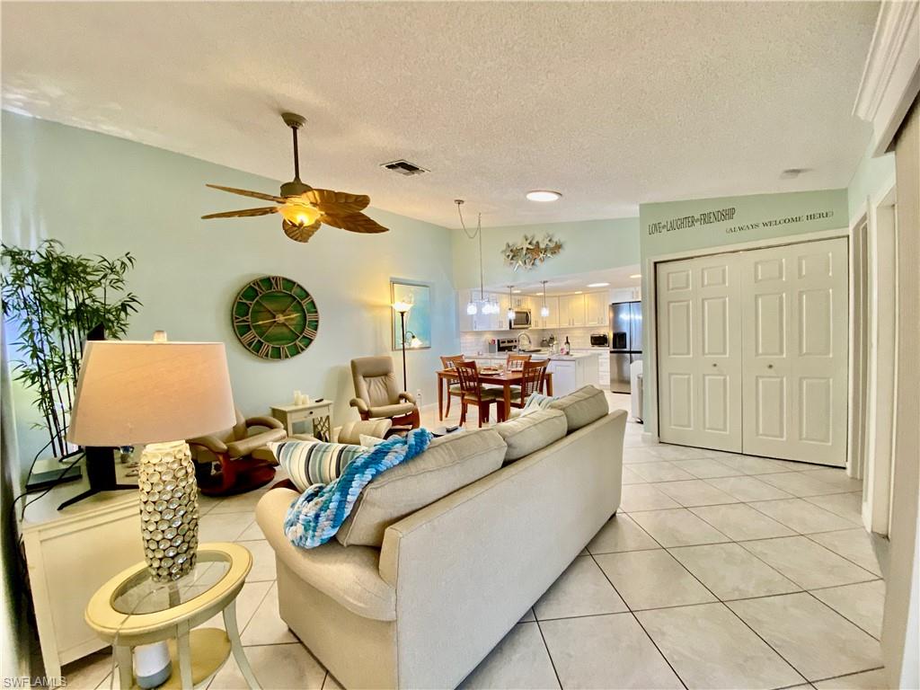 FOXMOOR LAKES - Residential