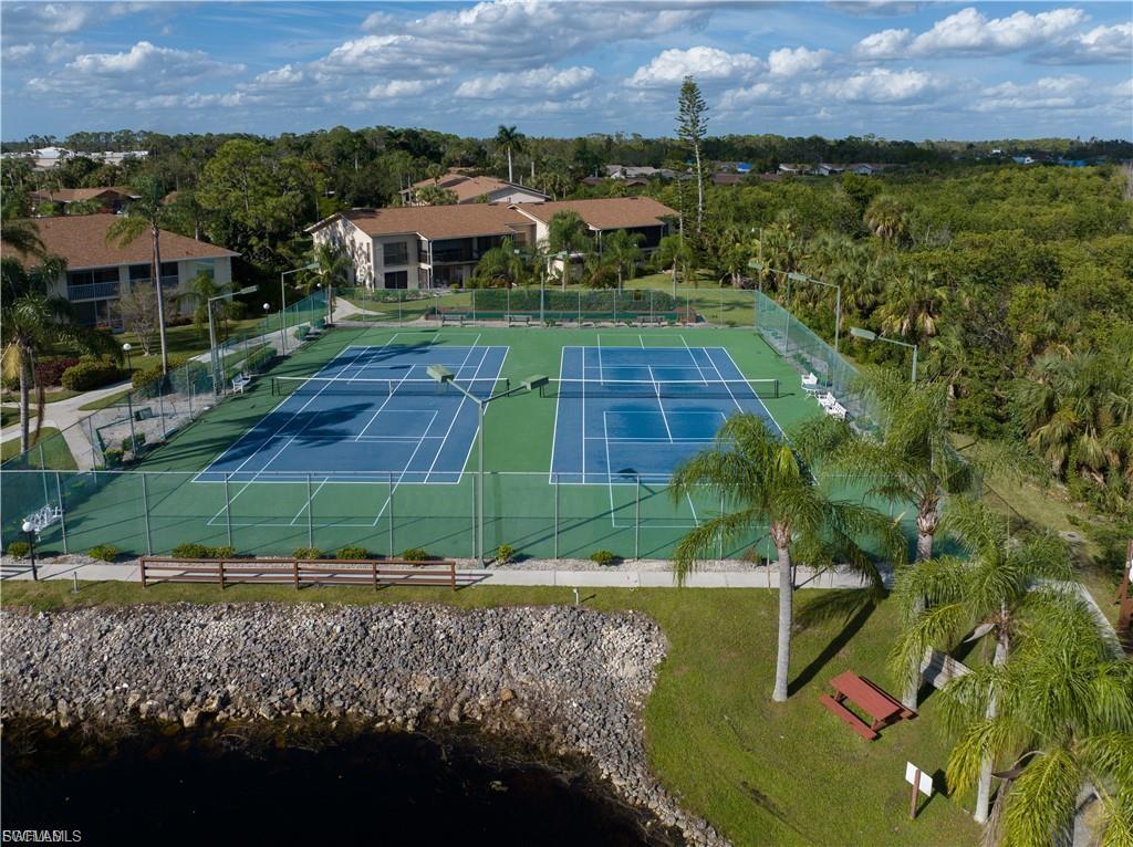 FOXMOOR LAKES - Residential