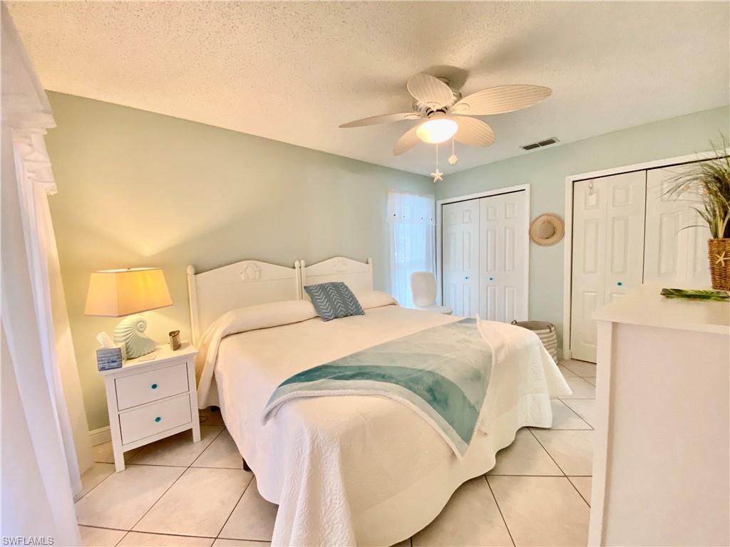 FOXMOOR LAKES - Residential