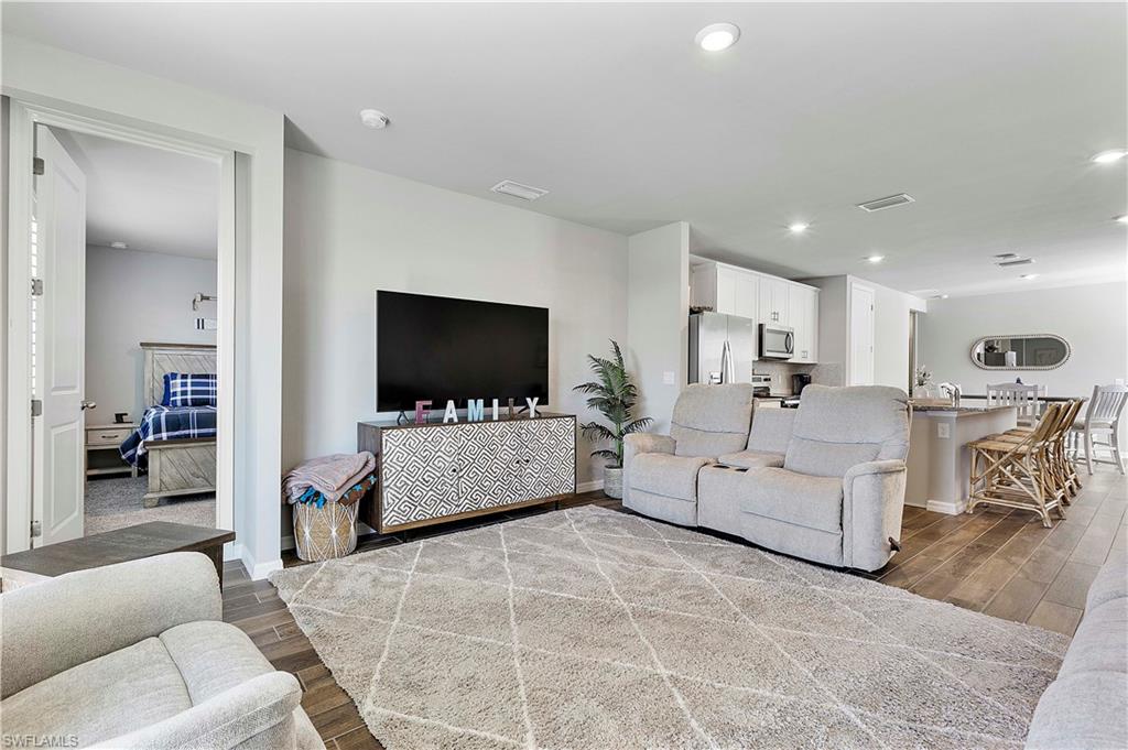 CRESCENT GROVE - Residential