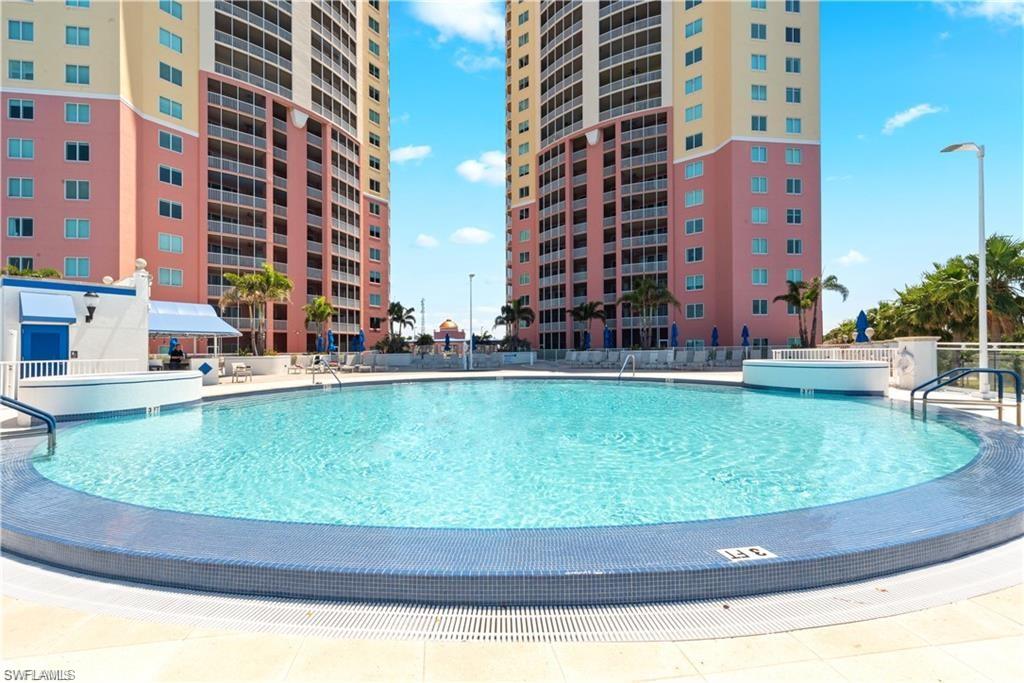 ST. TROPEZ - Residential