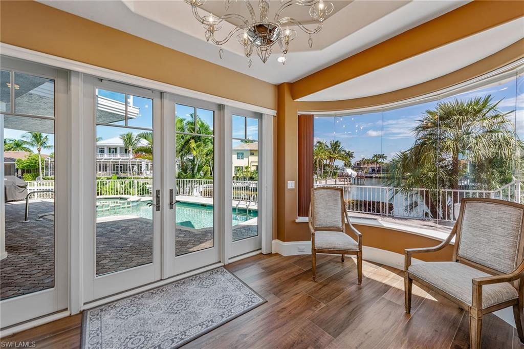 MARCO BEACH - Residential