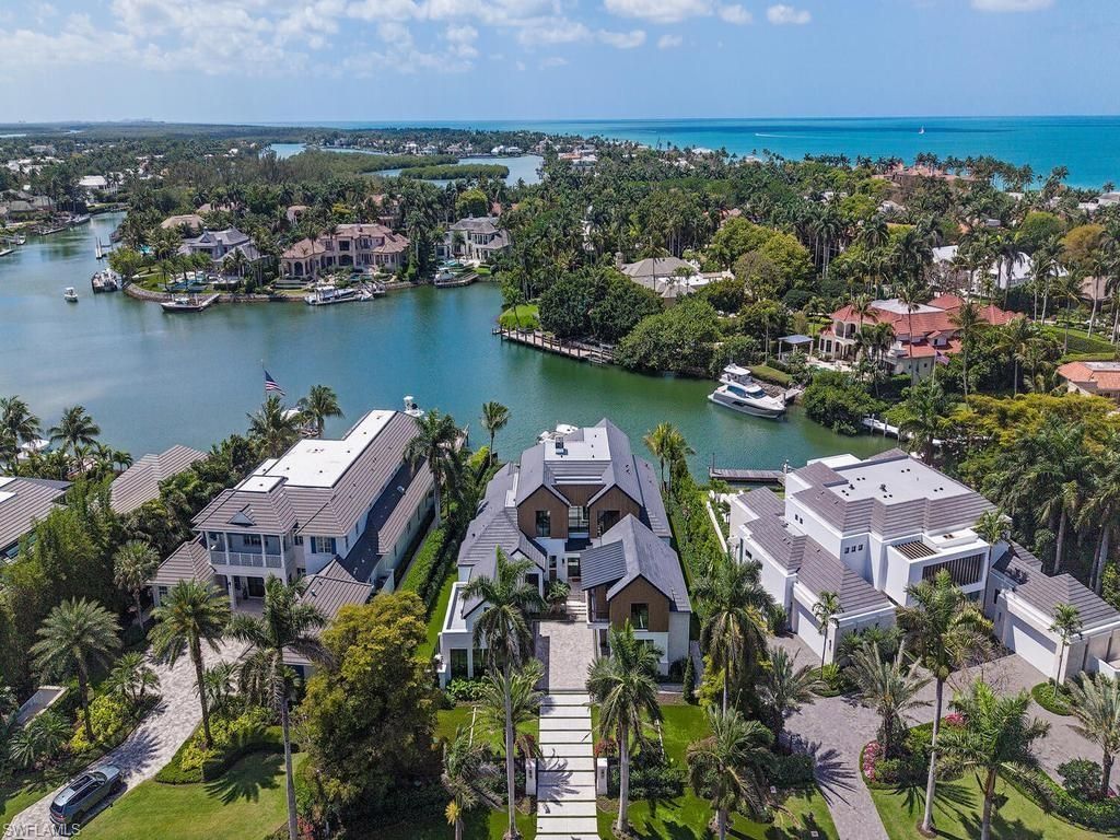 Photo of 3040 Fort Charles DR, NAPLES, FL 34102 (MLS # 226016469)