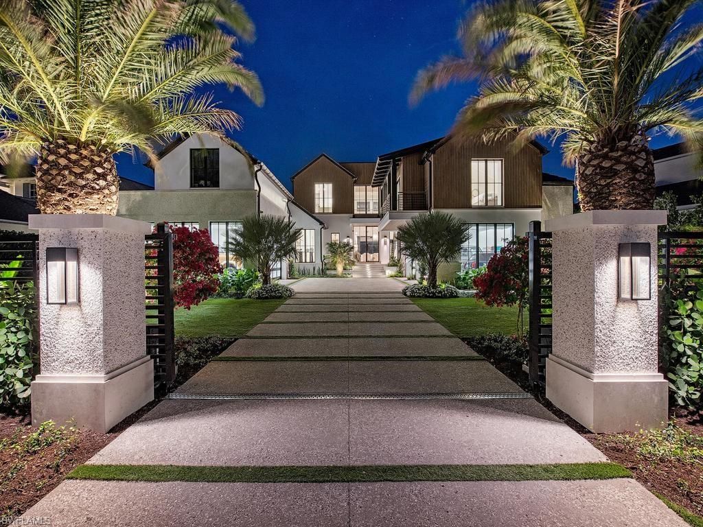 Photo of 3040 Fort Charles DR, NAPLES, FL 34102 (MLS # 226016469)