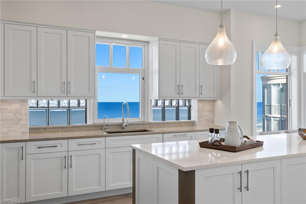 BAREFOOT BEACH CLUB - Residential