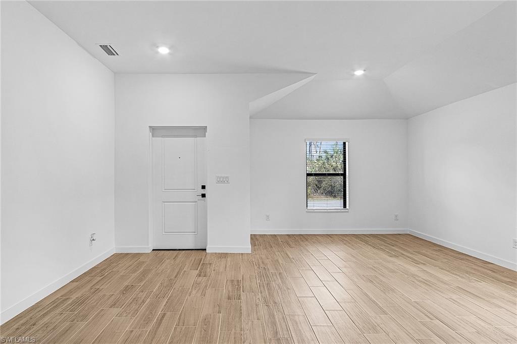 MIRROR LAKES - Residential
