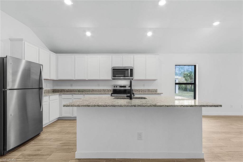 MIRROR LAKES - Residential