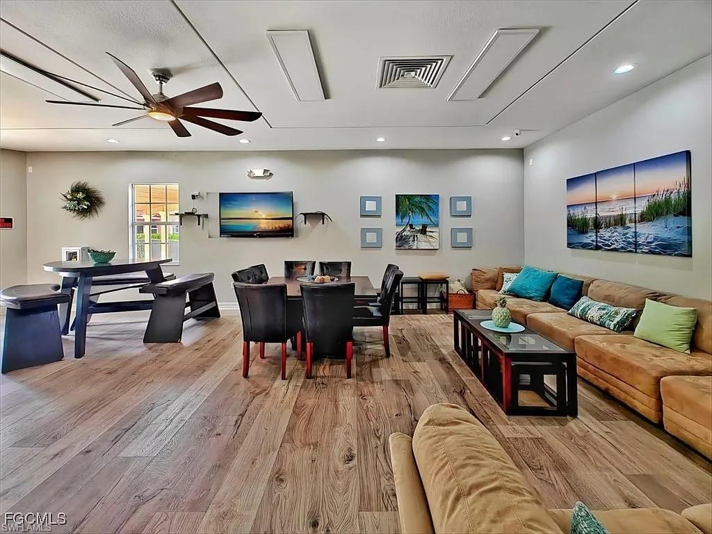 VAN LOON COMMONS - Residential