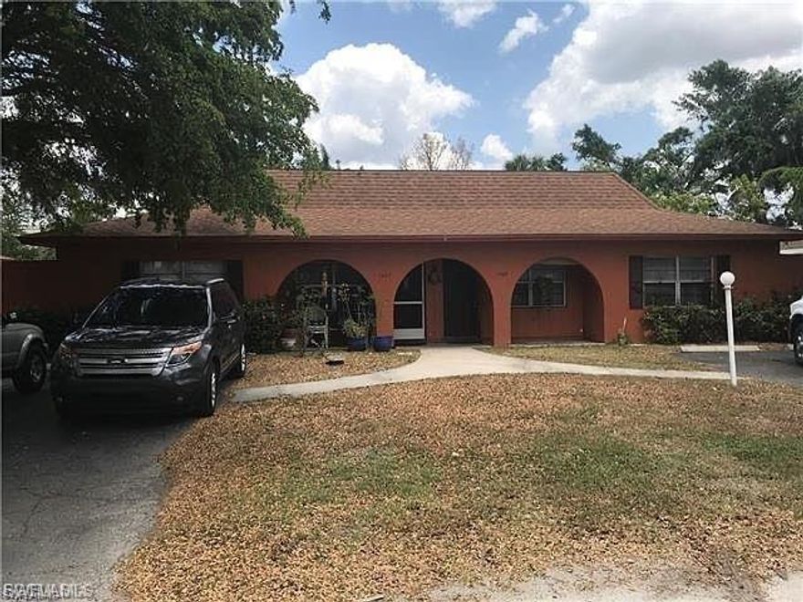 Large 2/1 with huge family room, all tile, ceiling fans remodeled with new kitchen and bath. Ample parking, fenced yard, excellent location near Cypress lake and McGregor.