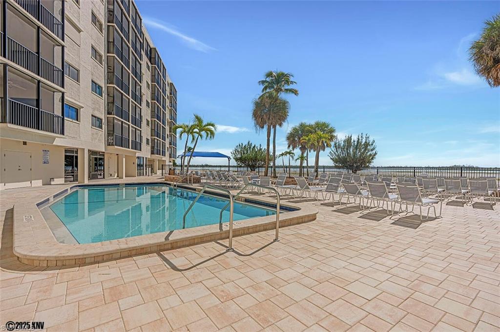CARLOS POINTE - Residential