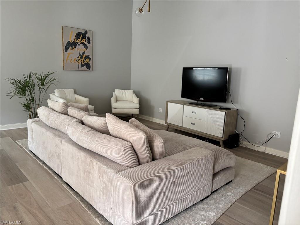 ISLAND WALK - Residential Lease