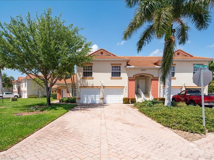 DON'T MISS OUT ON THIS CONTEMPORARY 2 PLUS DEN, 2 BATH CONDO WITH HIGH CEILINGS AND BAMBOO FLOORS! THIS HOME IS VERY
OPEN AND BRIGHT WITH GREAT LAKE VIEWS. SPLIT BEDROOM DESIGN OFFERS PRIVACY TO THE MASTER BEDROOM. LARGE OPEN KITCHEN
WITH BREAKFAST BAR. ONE CAR ATTACHED GARAGE WITH STORAGE, AND EXTRA LONG DRIVEWAY. SHORT WALK TO THE CLUBHOUSE WITH
HEATED POOL, TENNIS, PICKLEBALL, AND MORE! ABUNDANT WILDLIFE (INCLUDING MANATEES) IN THE LOCAL WATERWAYS. THE PROPERTY
HAS BEEN WELL MAINTAINED. THIS IS A GOOD OPPORTUNITY TO BE CLOSE TO NAPLES AT AN AFFORDABLE PRICE.