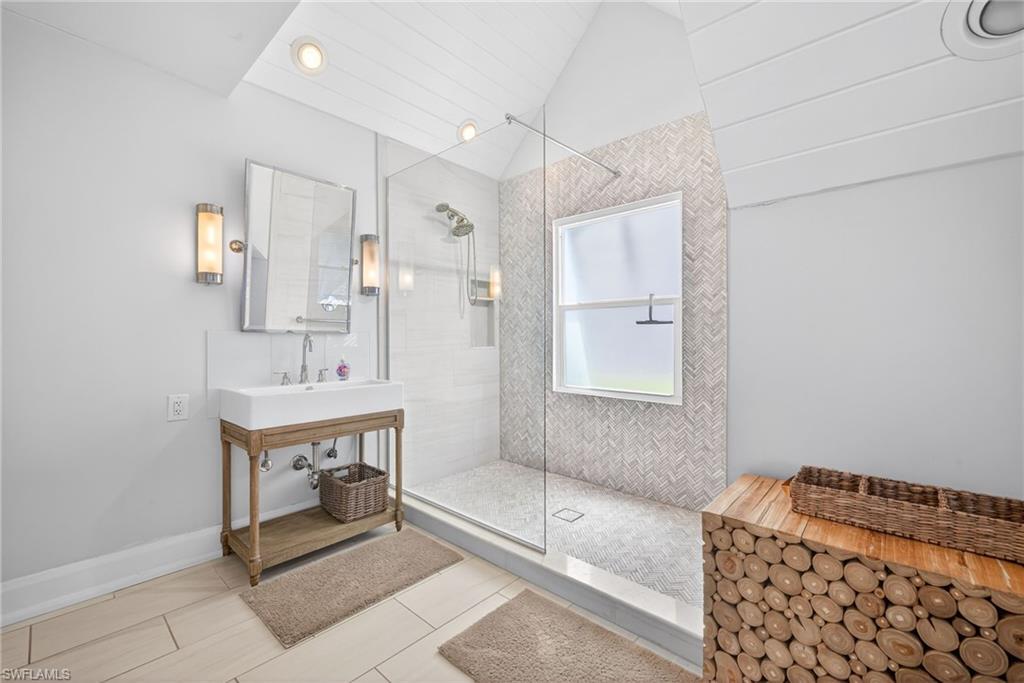 OLDE NAPLES - Residential