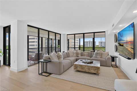Photo of 11 Bluebill AVE #606, NAPLES, FL 34108 (MLS # 226028976)
