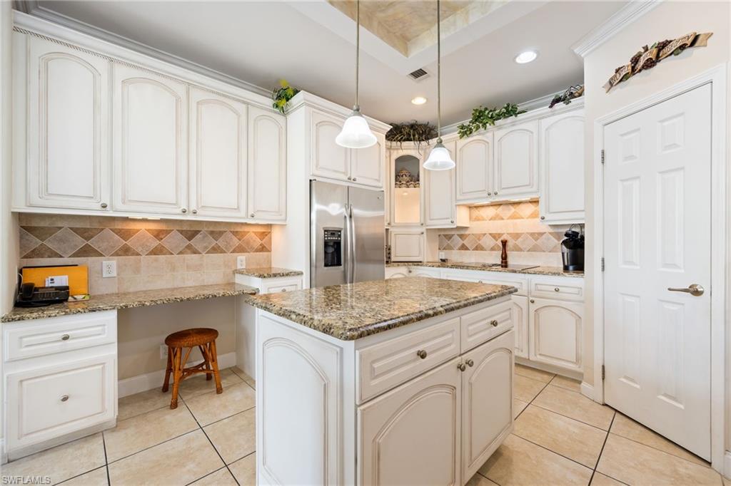 SIX LAKES COUNTRY CLUB - Residential