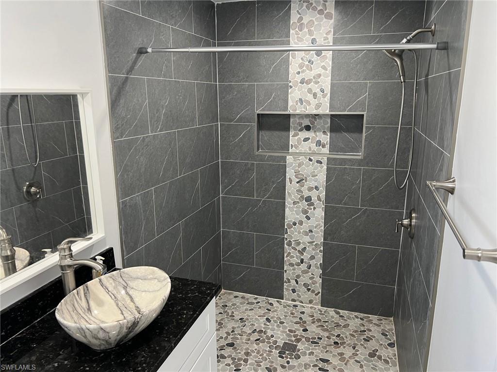 HOLEUSA ESTATES - Residential