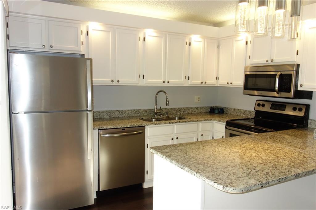 VILLAGE OF CEDARBEND - Residential