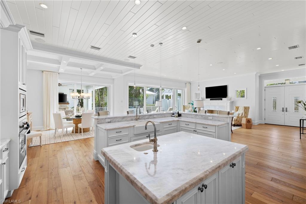 MOORINGS - Residential