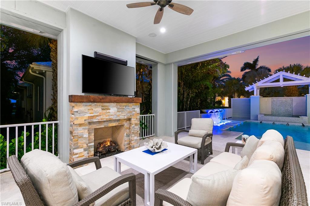 MOORINGS - Residential