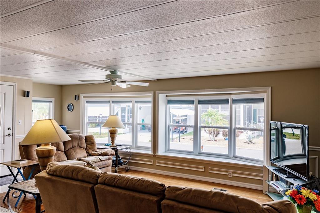 SIX LAKES COUNTRY CLUB - Residential