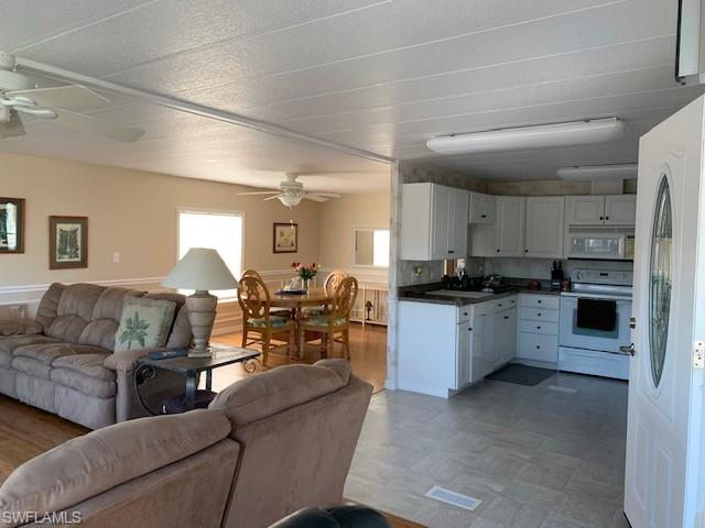 SIX LAKES COUNTRY CLUB - Residential