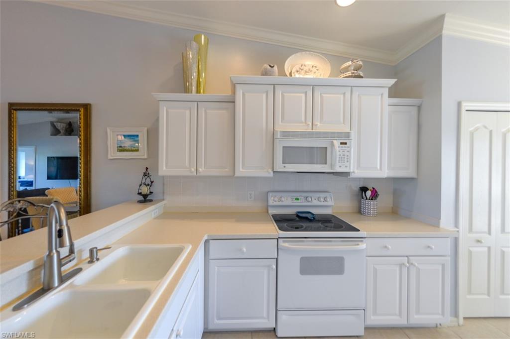 TWIN LAKES - Residential