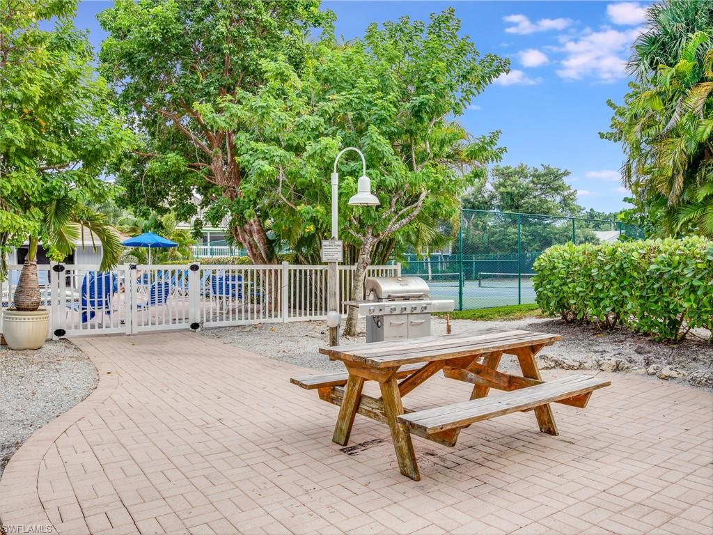 SUNSET CAPTIVA - Residential