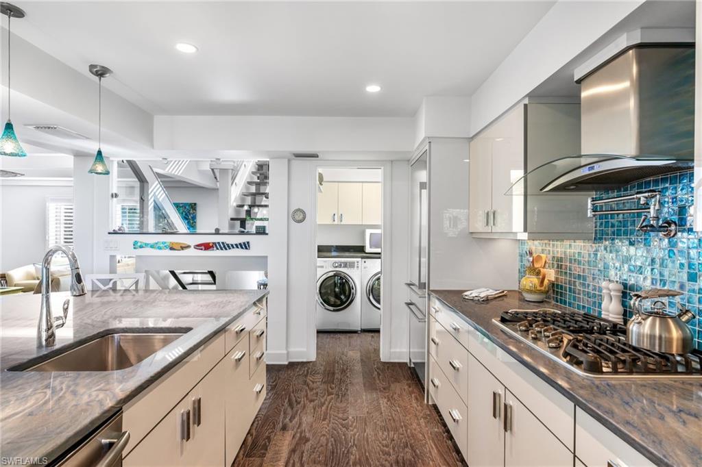 SUNSET CAPTIVA - Residential