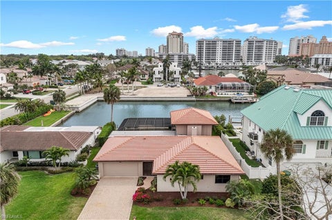 Photo of 480 Oak AVE, NAPLES, FL 34108 (MLS # 226011413)