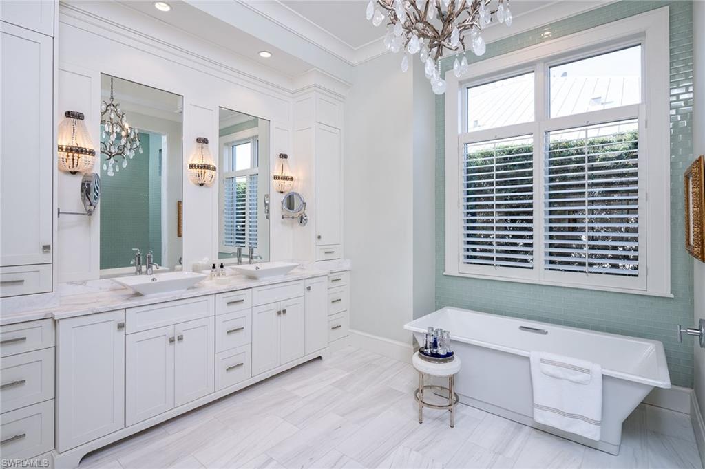 MOORINGS - Residential