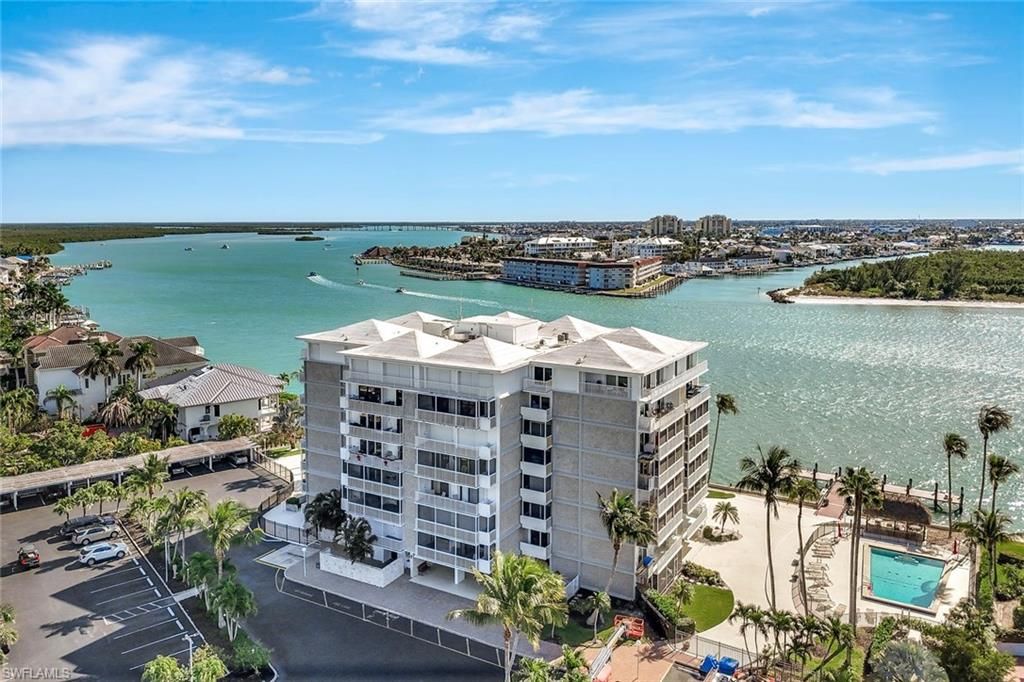 Photo of 60 Pelican ST W #401, NAPLES, FL 34113 (MLS # 225084408)