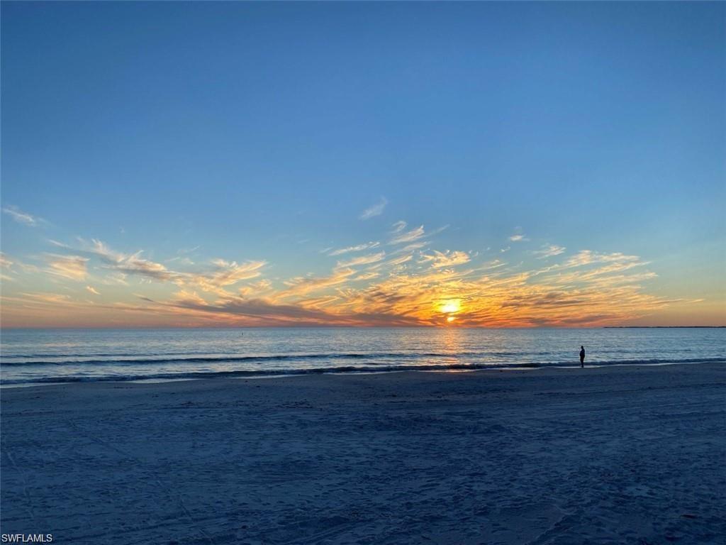 MARINA TOWERS & YACHT CLUB - Residential