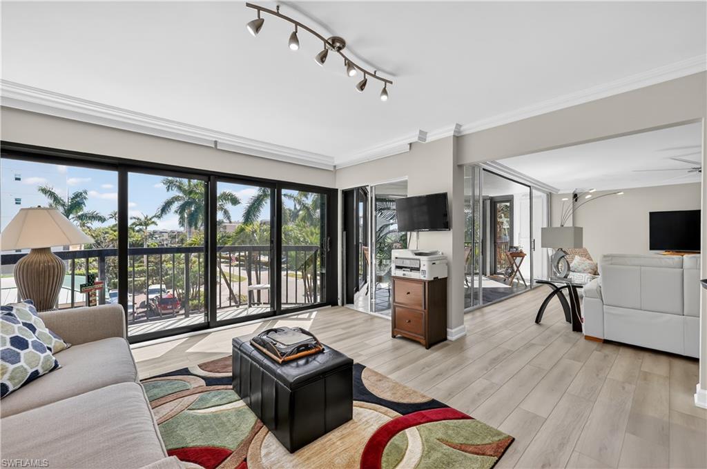 TROPICAL ISLE - Residential