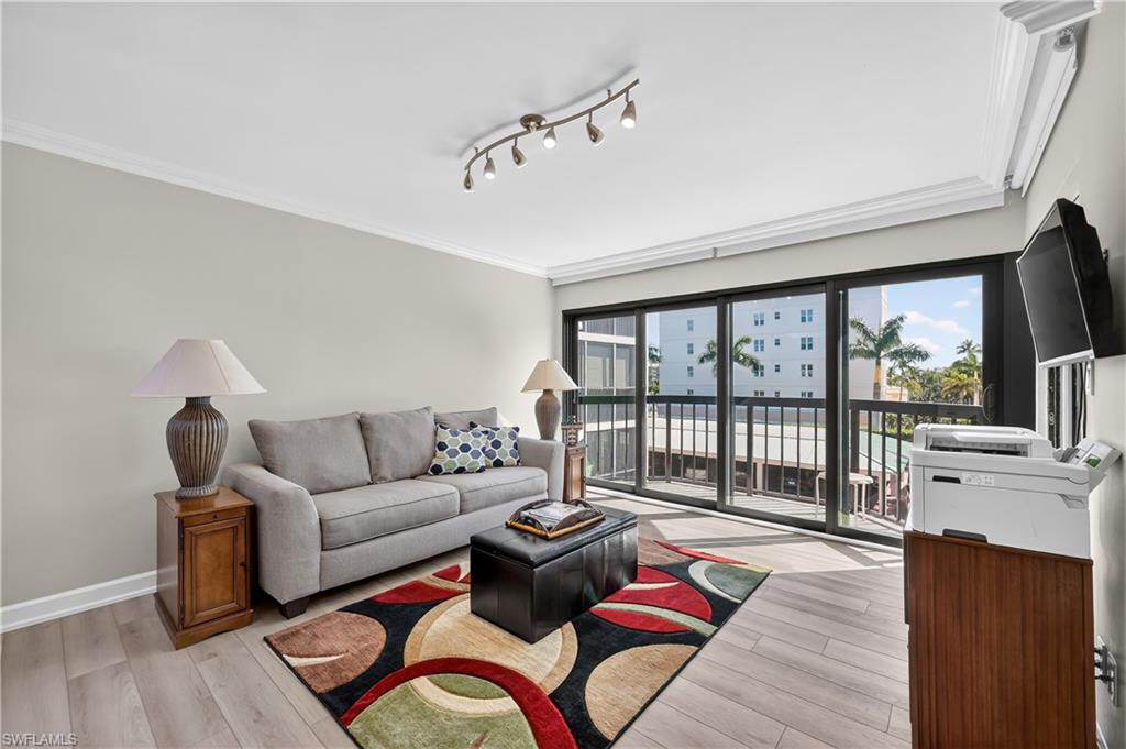 TROPICAL ISLE - Residential