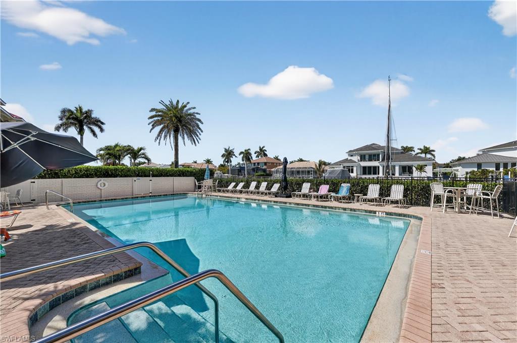 TROPICAL ISLE - Residential