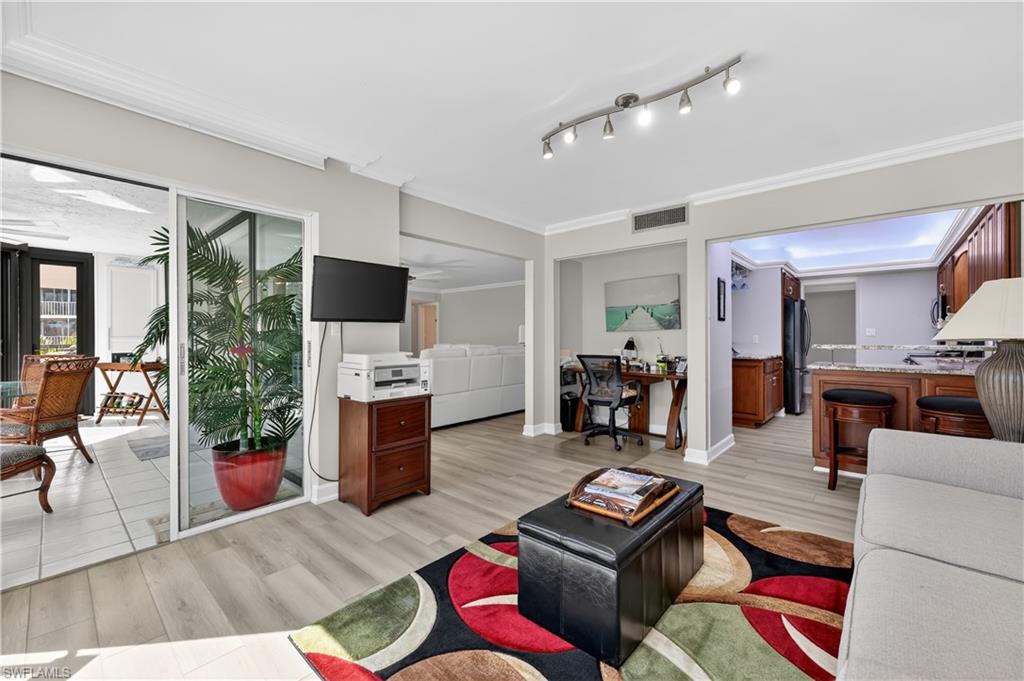 TROPICAL ISLE - Residential