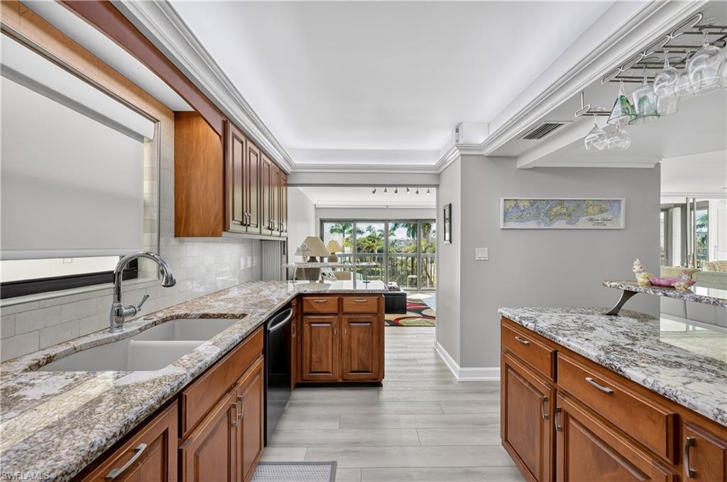 TROPICAL ISLE - Residential