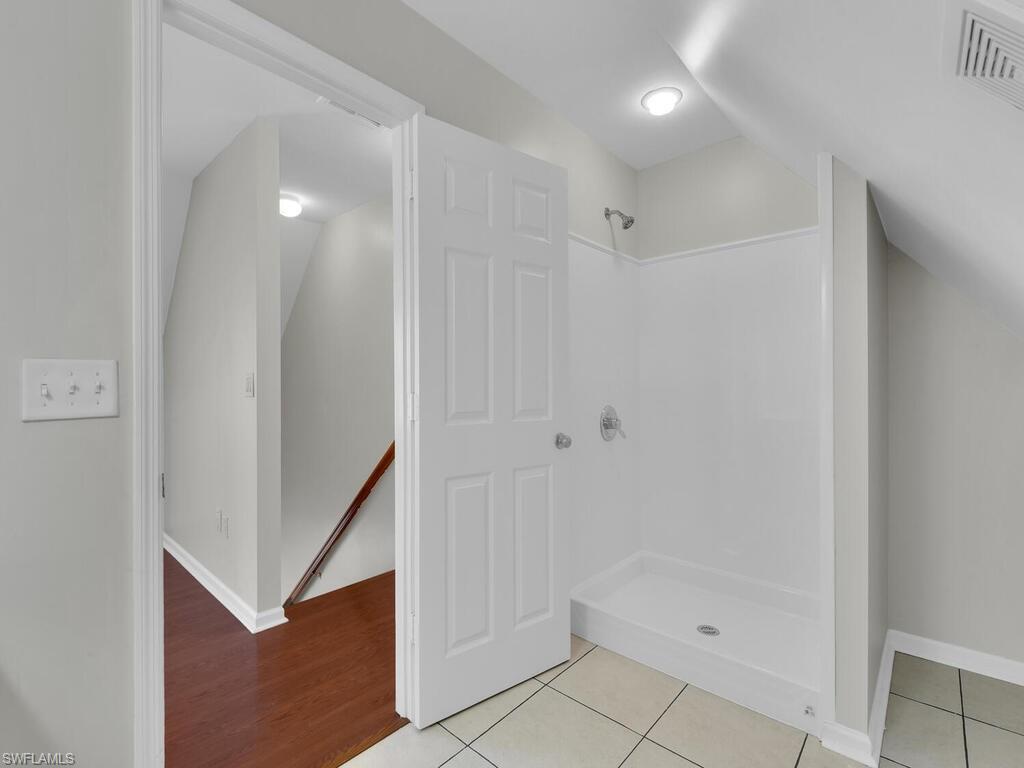 LEAWOOD LAKES - Residential