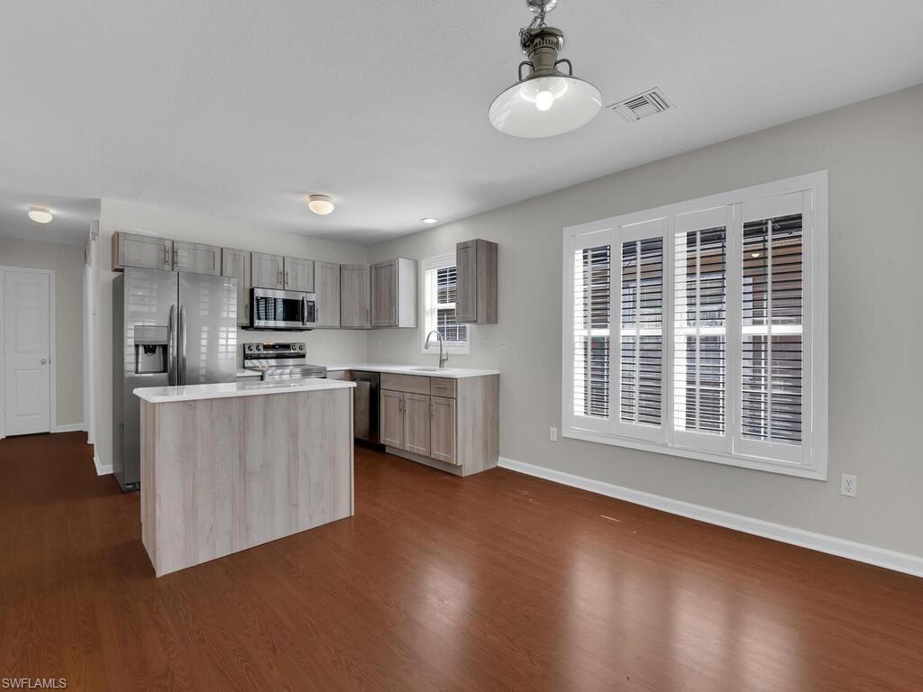 LEAWOOD LAKES - Residential