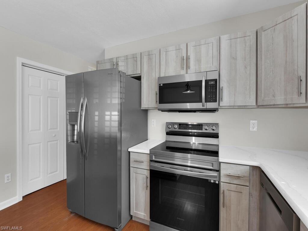 LEAWOOD LAKES - Residential