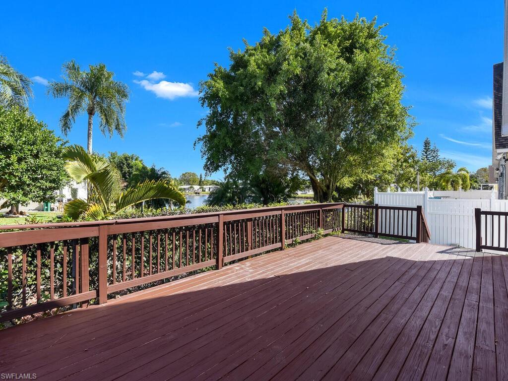 LEAWOOD LAKES - Residential