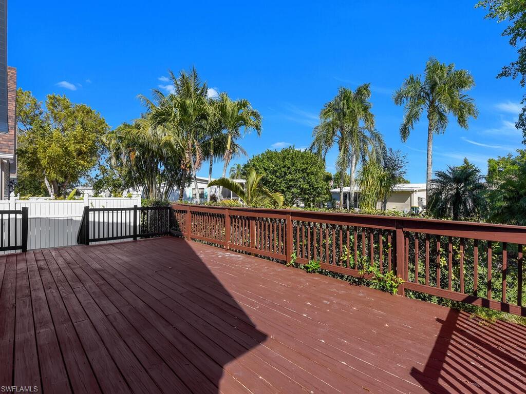 LEAWOOD LAKES - Residential