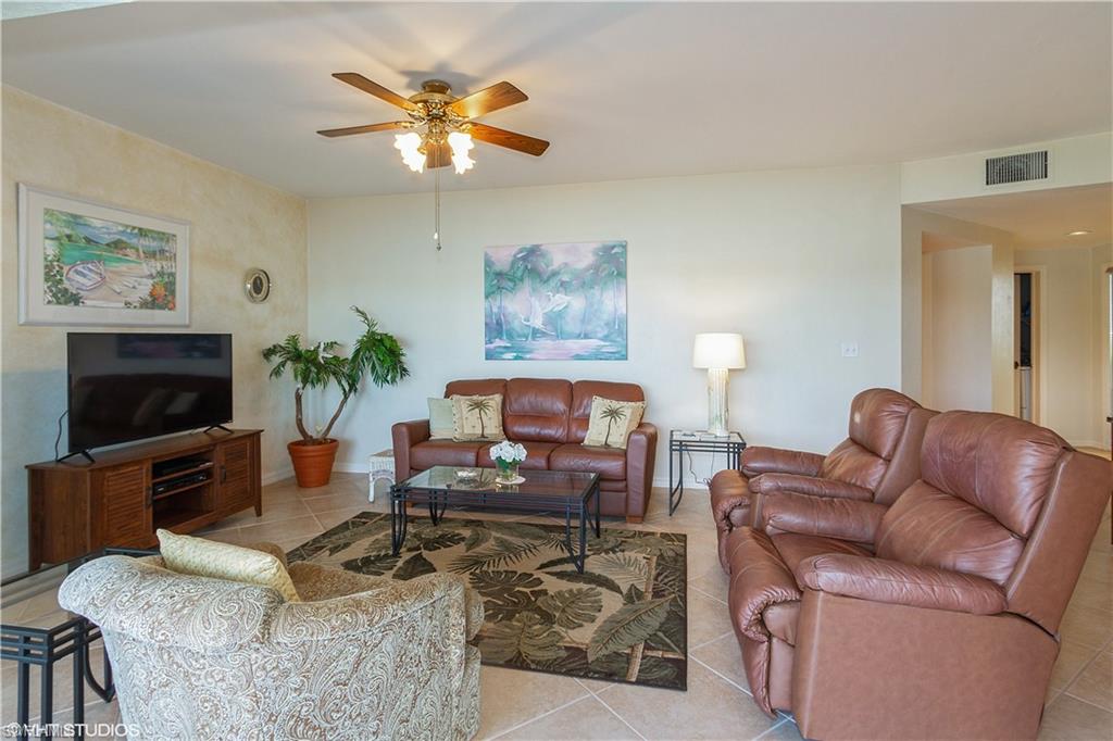 LAKESIDE CARRIAGE HOMES - Residential