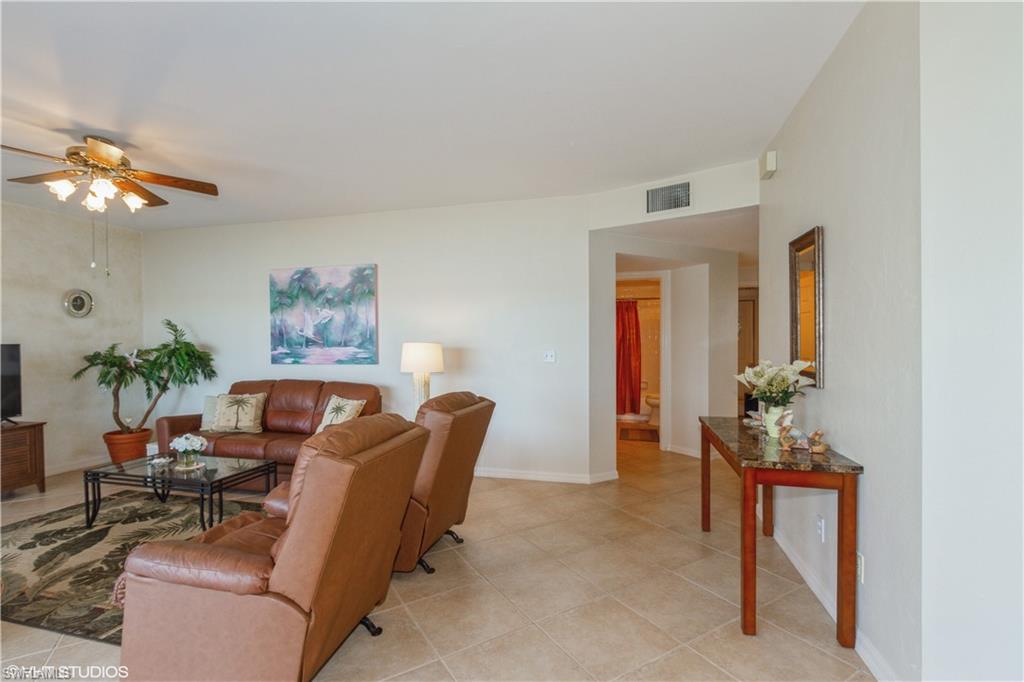 LAKESIDE CARRIAGE HOMES - Residential