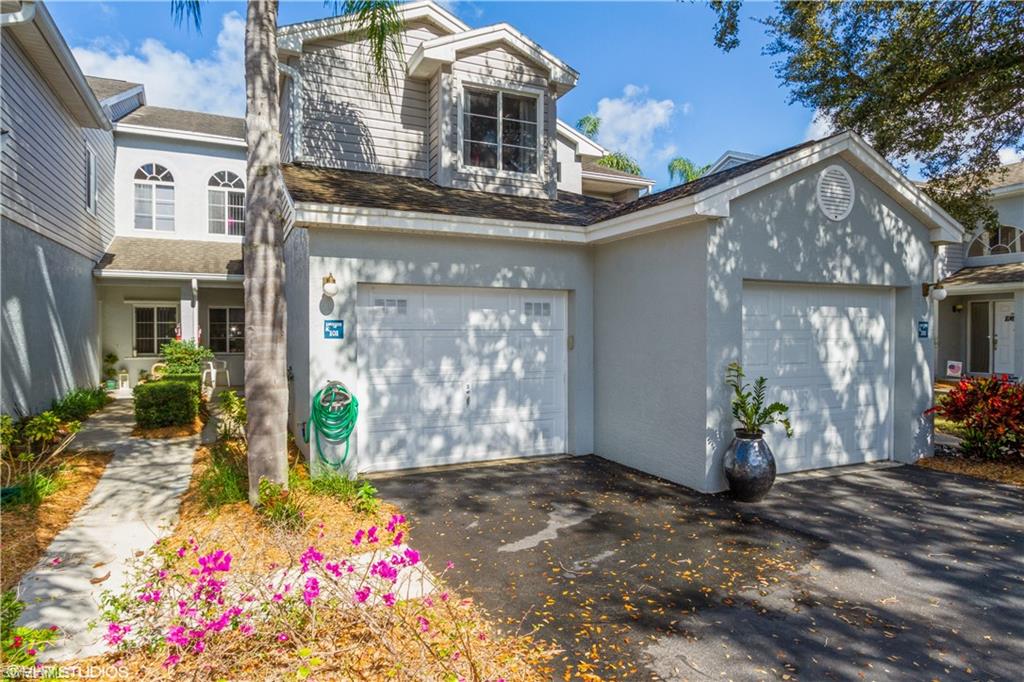 LAKESIDE CARRIAGE HOMES - Residential