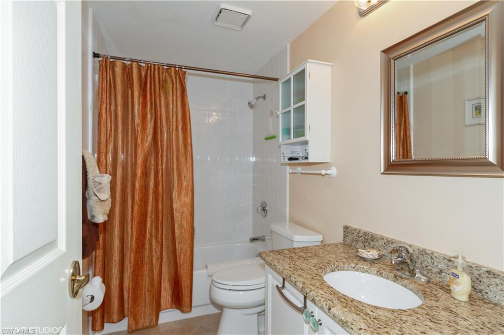 LAKESIDE CARRIAGE HOMES - Residential