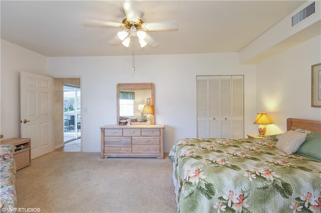 LAKESIDE CARRIAGE HOMES - Residential