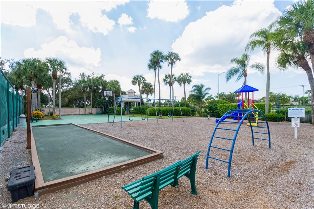 LAKESIDE CARRIAGE HOMES - Residential