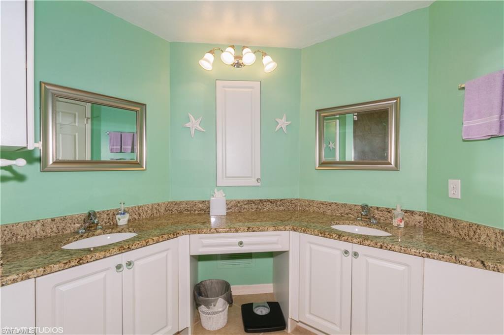 LAKESIDE CARRIAGE HOMES - Residential