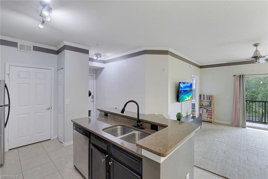 ROYAL GREENS - Residential